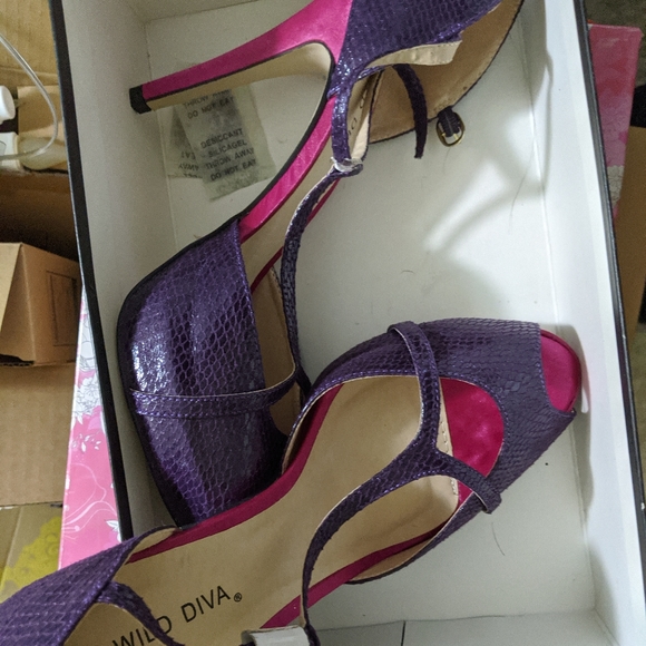 Shoes - Picture 3 of 3